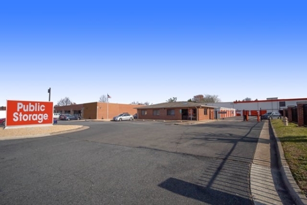 Facility photo: //images.sparefoot.com/medium/21574868974a71a4b12.jpg