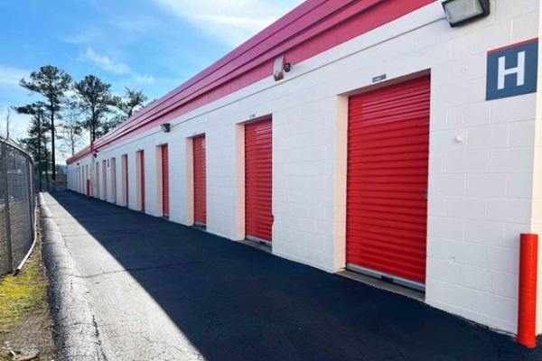 Facility photo: //images.sparefoot.com/medium/215750692c505ca9328.jpg