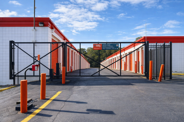 Facility photo: //images.sparefoot.com/medium/21575069889c1eddcaf.jpg