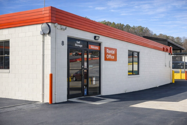Facility photo: //images.sparefoot.com/medium/21575069f4a9803a3ba.jpg