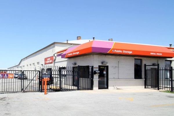Facility photo: //images.sparefoot.com/medium/2157516877a56bc03dc.jpg