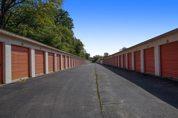Facility photo: //images.sparefoot.com/medium/215752687a460c798c0.jpg