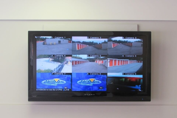 Facility photo: //images.sparefoot.com/medium/215753689f3193b2e39.jpg