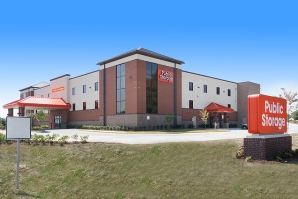 Facility photo: //images.sparefoot.com/medium/215754689f315127de9.jpg