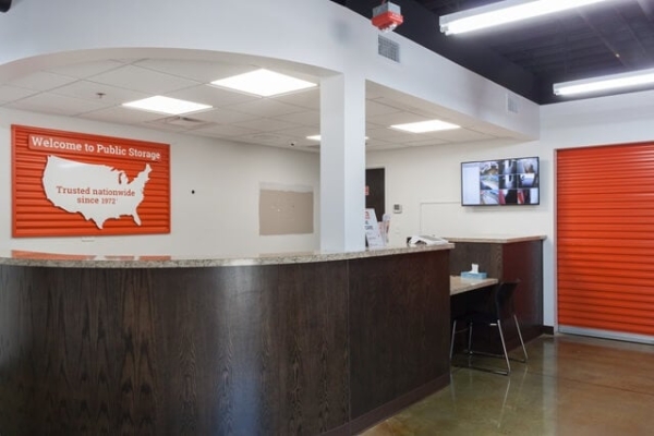 Facility photo: //images.sparefoot.com/medium/215754689f315340111.jpg