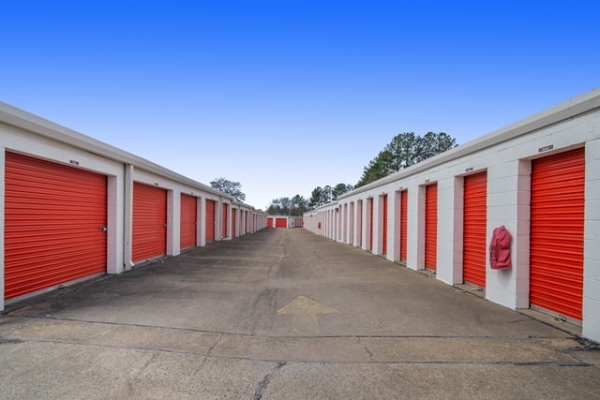 Facility photo: //images.sparefoot.com/medium/215758689f312f63e4b.jpg