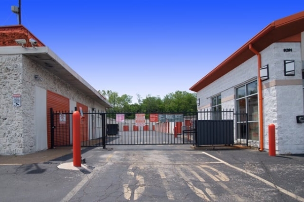 Facility photo: //images.sparefoot.com/medium/215761693c2687daa16.jpg