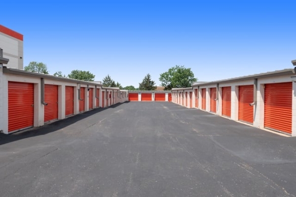 Facility photo: //images.sparefoot.com/medium/2157626a0c6a575e67a.jpg