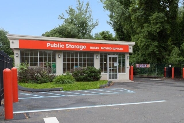 Facility photo: //images.sparefoot.com/medium/215764687b9ac82e0a8.jpg