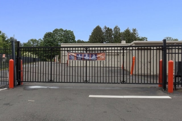 Facility photo: //images.sparefoot.com/medium/215764687b9acacce74.jpg