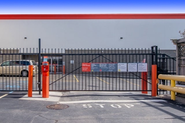 Facility photo: //images.sparefoot.com/medium/2157656a0b191600551.jpg