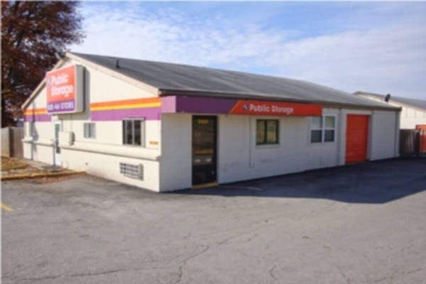 Facility photo: //images.sparefoot.com/medium/215767687a485f21639.jpg