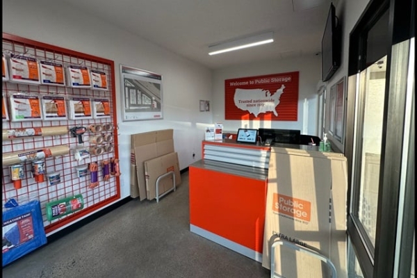 Facility photo: //images.sparefoot.com/medium/2157696984a5b9850a1.jpg