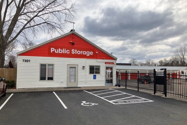 Facility photo: //images.sparefoot.com/medium/2157706878f6f461e1d.jpg
