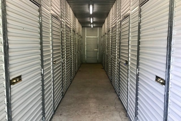 Facility photo: //images.sparefoot.com/medium/2157706878f6f55e8ff.jpg