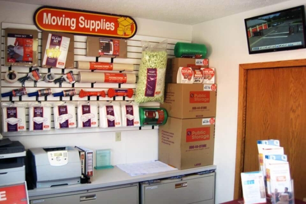 Facility photo: //images.sparefoot.com/medium/2157706878f6f67784d.jpg