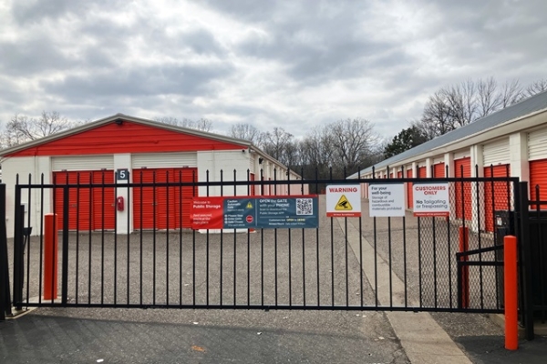 Facility photo: //images.sparefoot.com/medium/2157706a28130097e79.jpg