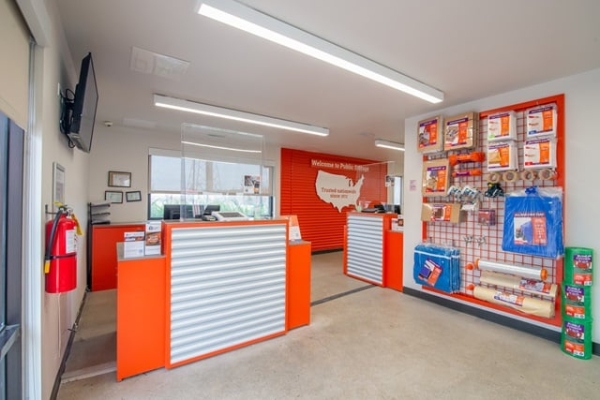 Facility photo: //images.sparefoot.com/medium/2157716894a7abb89f7.jpg