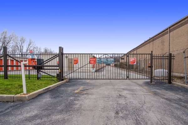 Storage Units at Public Storage - Alsip - 4849 W 115th Street - 4849 W 115th Street