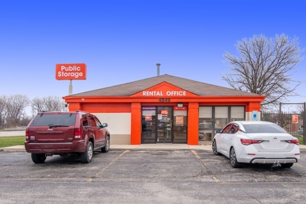 Facility photo: //images.sparefoot.com/medium/21577169f5fab2f138a.jpg