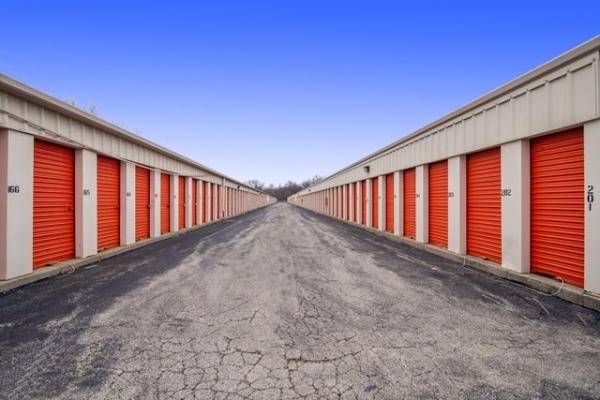 Facility photo: //images.sparefoot.com/medium/21577169f89bfe231c7.jpg