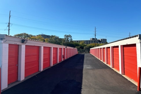 Facility photo: //images.sparefoot.com/medium/215775687e3b875dae4.jpg