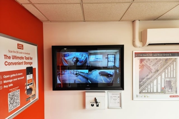 Facility photo: //images.sparefoot.com/medium/215775688f610b81305.jpg