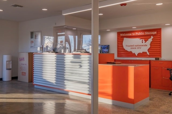 Facility photo: //images.sparefoot.com/medium/215777696110dc54435.jpg