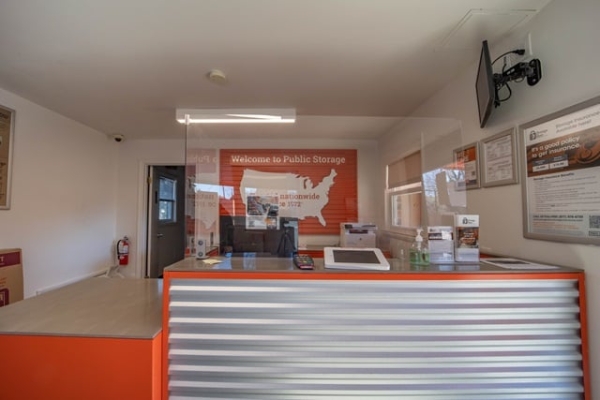 Facility photo: //images.sparefoot.com/medium/2157786956817158df6.jpg