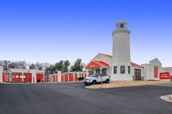 Facility photo: //images.sparefoot.com/medium/2157806a071b77148b9.jpg