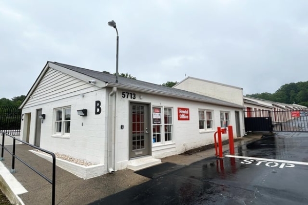 Facility photo: //images.sparefoot.com/medium/2157816877a4279e0a9.jpg