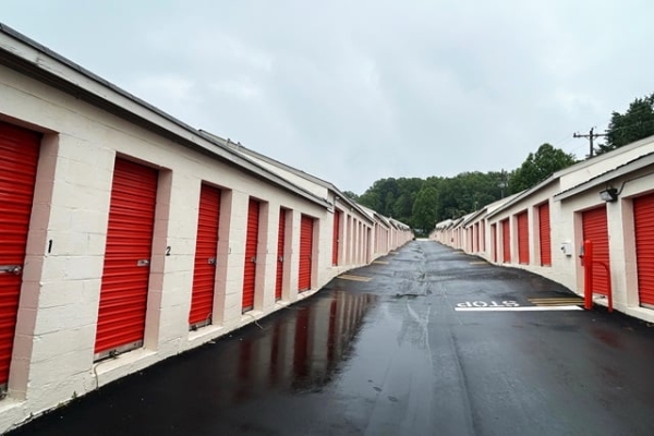 Facility photo: //images.sparefoot.com/medium/2157816877a429009d5.jpg