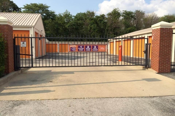 Facility photo: //images.sparefoot.com/medium/2157846878f6791f38a.jpg
