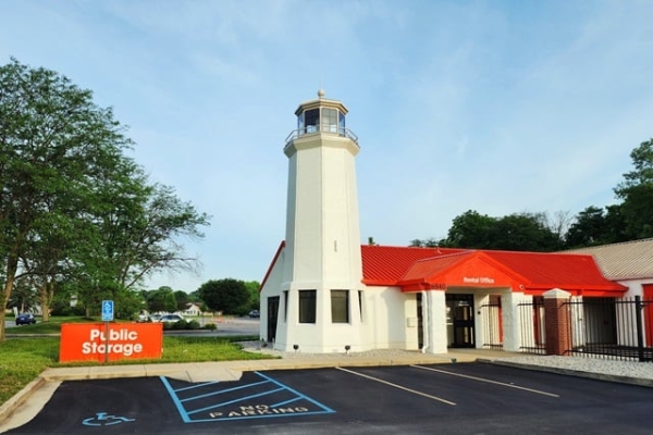 Facility photo: //images.sparefoot.com/medium/21578469419ecb54dfd.jpg