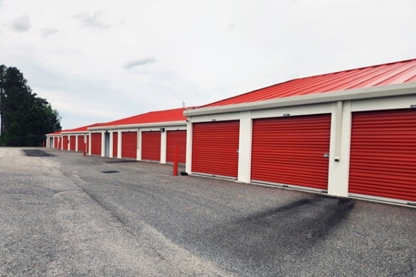 Facility photo: //images.sparefoot.com/medium/215785689c8df23c724.jpg