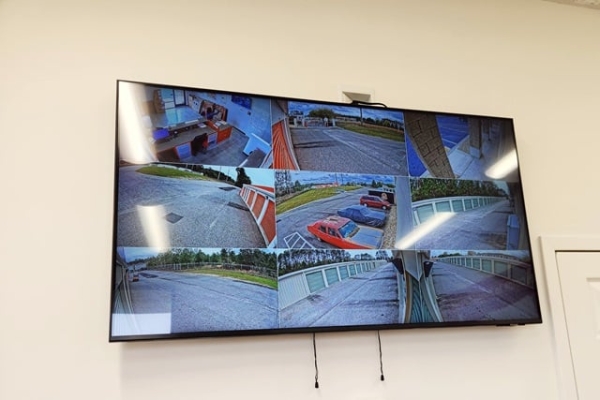 Facility photo: //images.sparefoot.com/medium/215785692b01b4368bc.jpg