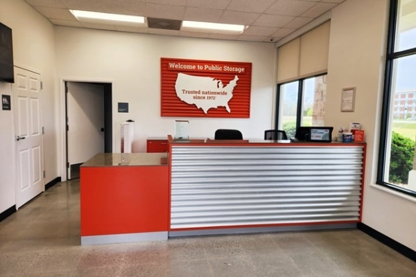 Facility photo: //images.sparefoot.com/medium/215785695e6a2599c5e.jpg