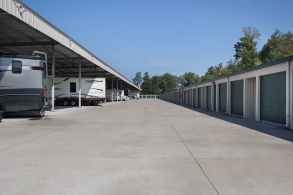 Facility photo: //images.sparefoot.com/medium/21579068fa290934b4b.jpg