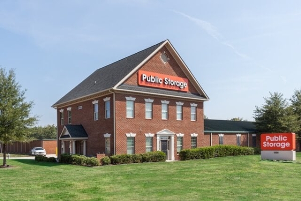 Facility photo: //images.sparefoot.com/medium/21579069f5f95dad869.jpg