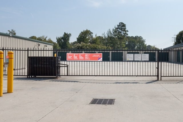 Facility photo: //images.sparefoot.com/medium/21579069f74892b2da3.jpg