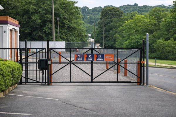 Facility photo: //images.sparefoot.com/medium/2157936a071dee24a5c.jpg