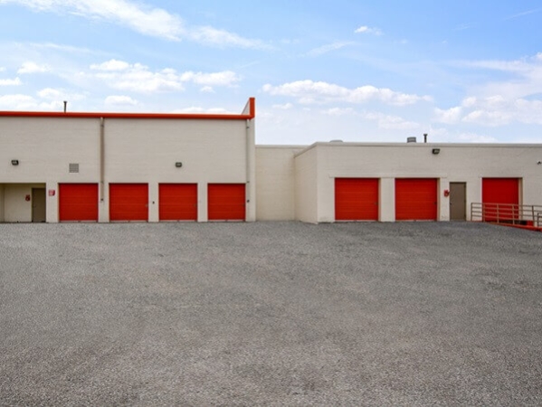 Facility photo: //images.sparefoot.com/medium/21579868b59c3789e18.jpg