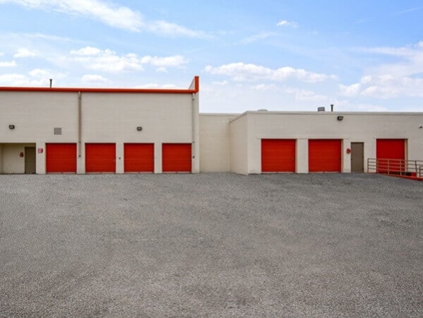 Facility photo: //images.sparefoot.com/medium/21579868b6eea6751bb.jpg