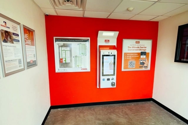 Facility photo: //images.sparefoot.com/medium/2157996884d4382227f.jpg
