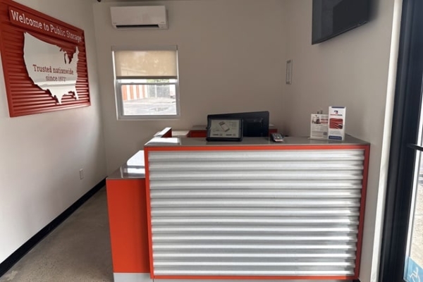 Facility photo: //images.sparefoot.com/medium/2158006910a47c619fa.jpg