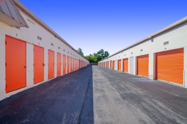 Facility photo: //images.sparefoot.com/medium/21580069f74a02be29c.jpg