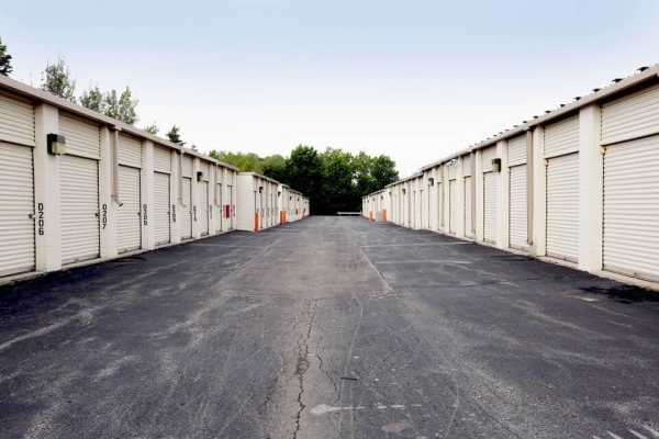 Facility photo: //images.sparefoot.com/medium/2158016895f89f8c042.jpg