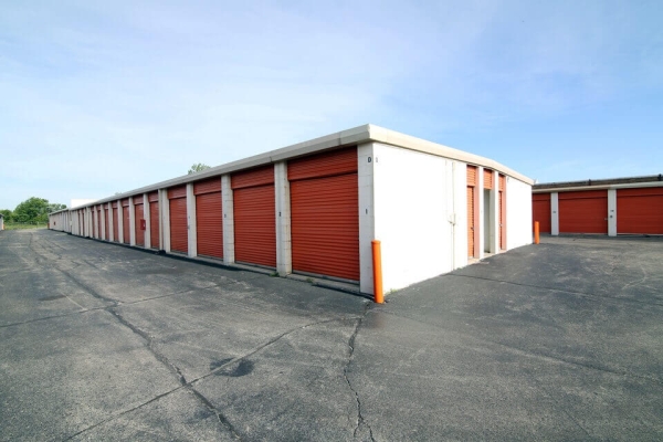 Facility photo: //images.sparefoot.com/medium/21580269fde1607ef1d.jpg