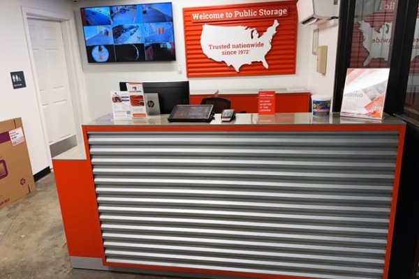 Facility photo: //images.sparefoot.com/medium/215803689c90161d4bc.jpg