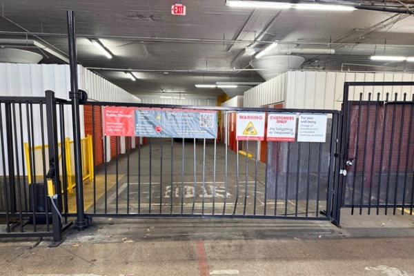 Facility photo: //images.sparefoot.com/medium/21580368a86dd94f8b2.jpg